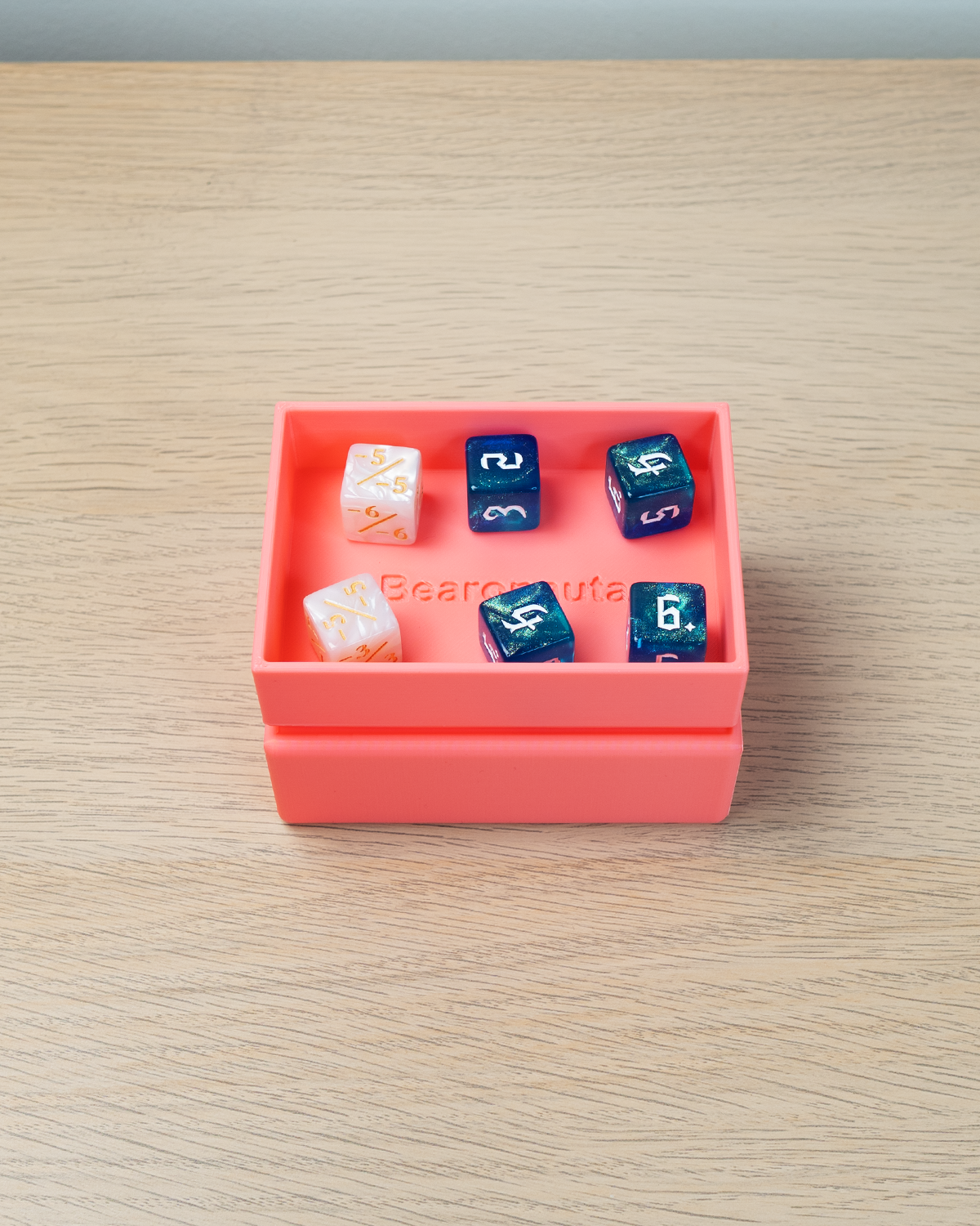 Gravity Dice Box – Magnetic Dice Storage